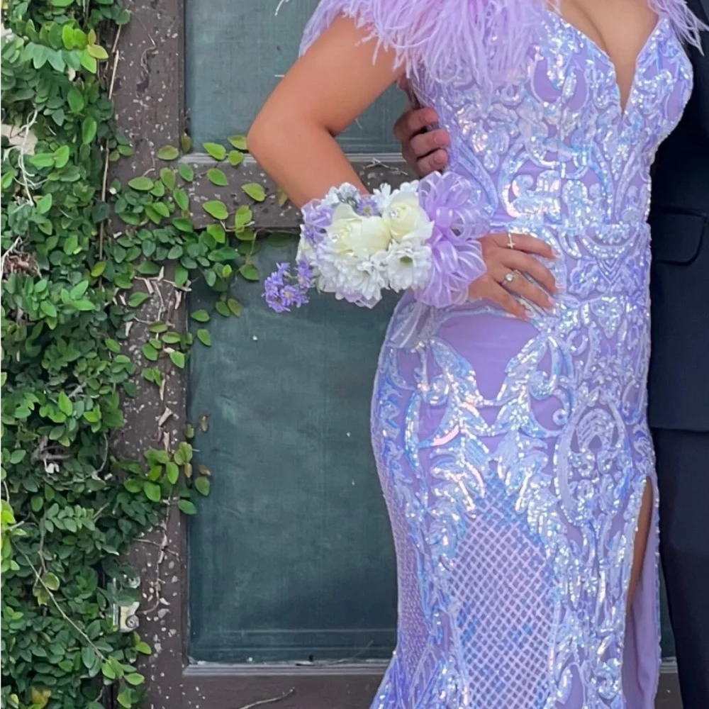 Prom dress only worn once. Original price $800 - Picture 4 of 4